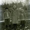Tre barn  vid Falkens